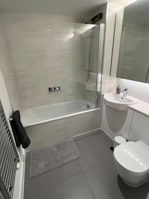 Appartamento Modern 2 Bed - Olympic Park Stratford Londra Esterno foto