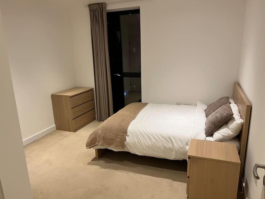 Appartamento Modern 2 Bed - Olympic Park Stratford Londra Esterno foto