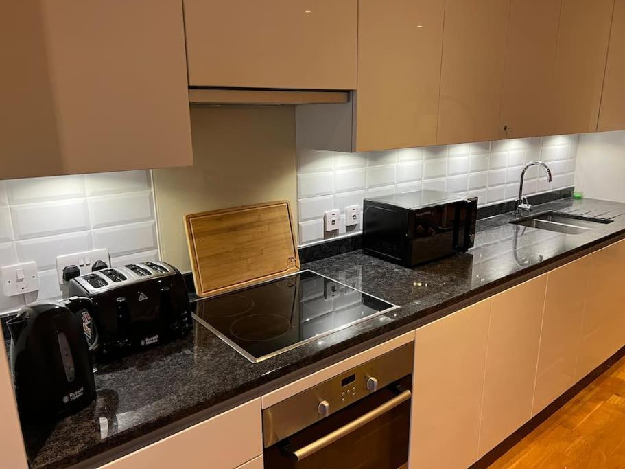 Appartamento Modern 2 Bed - Olympic Park Stratford Londra Esterno foto