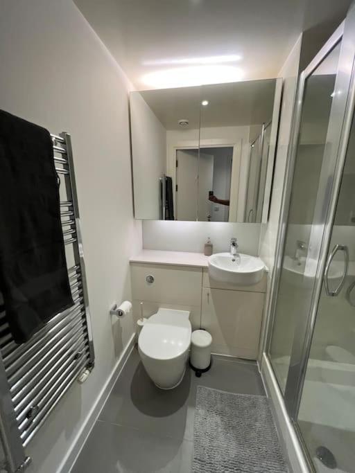 Appartamento Modern 2 Bed - Olympic Park Stratford Londra Esterno foto